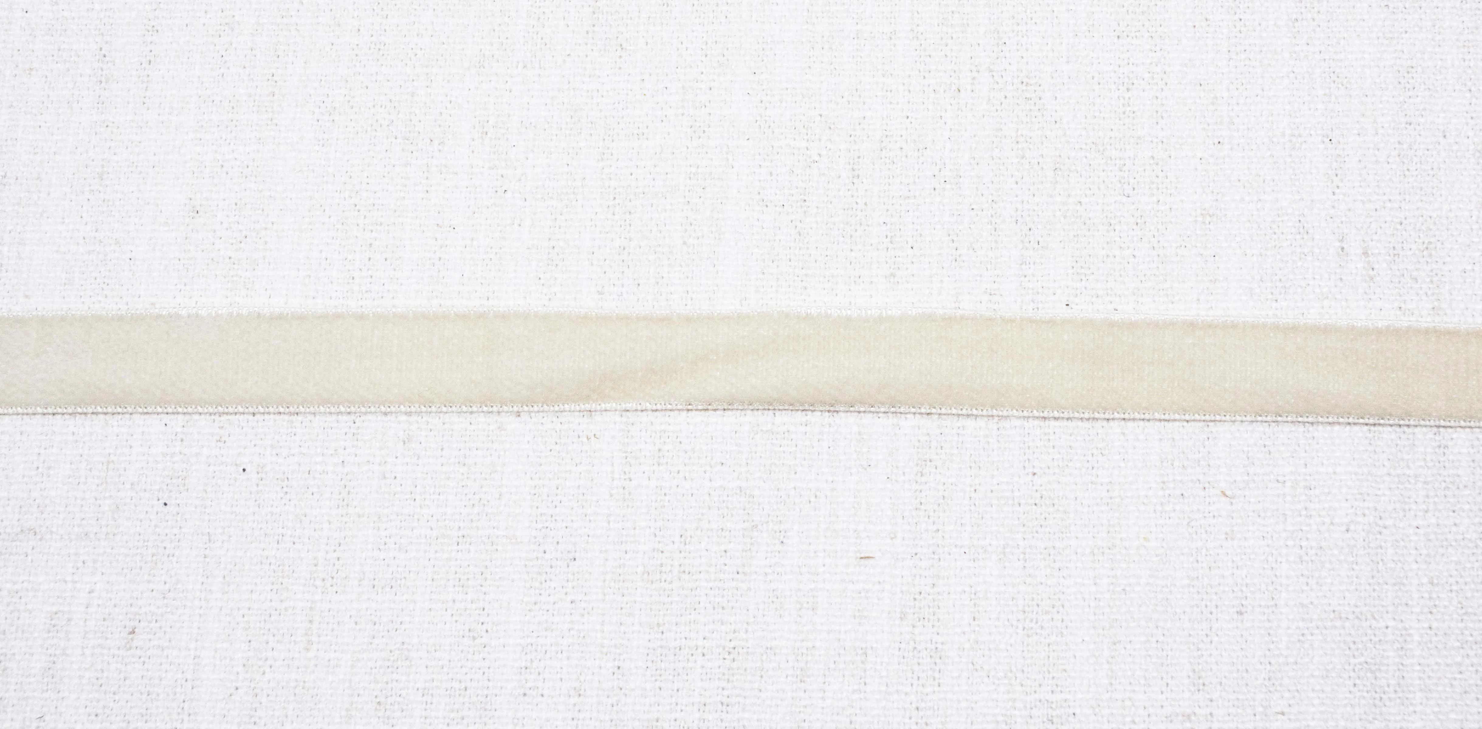 Lustre Velvet Ribbon in Pearl