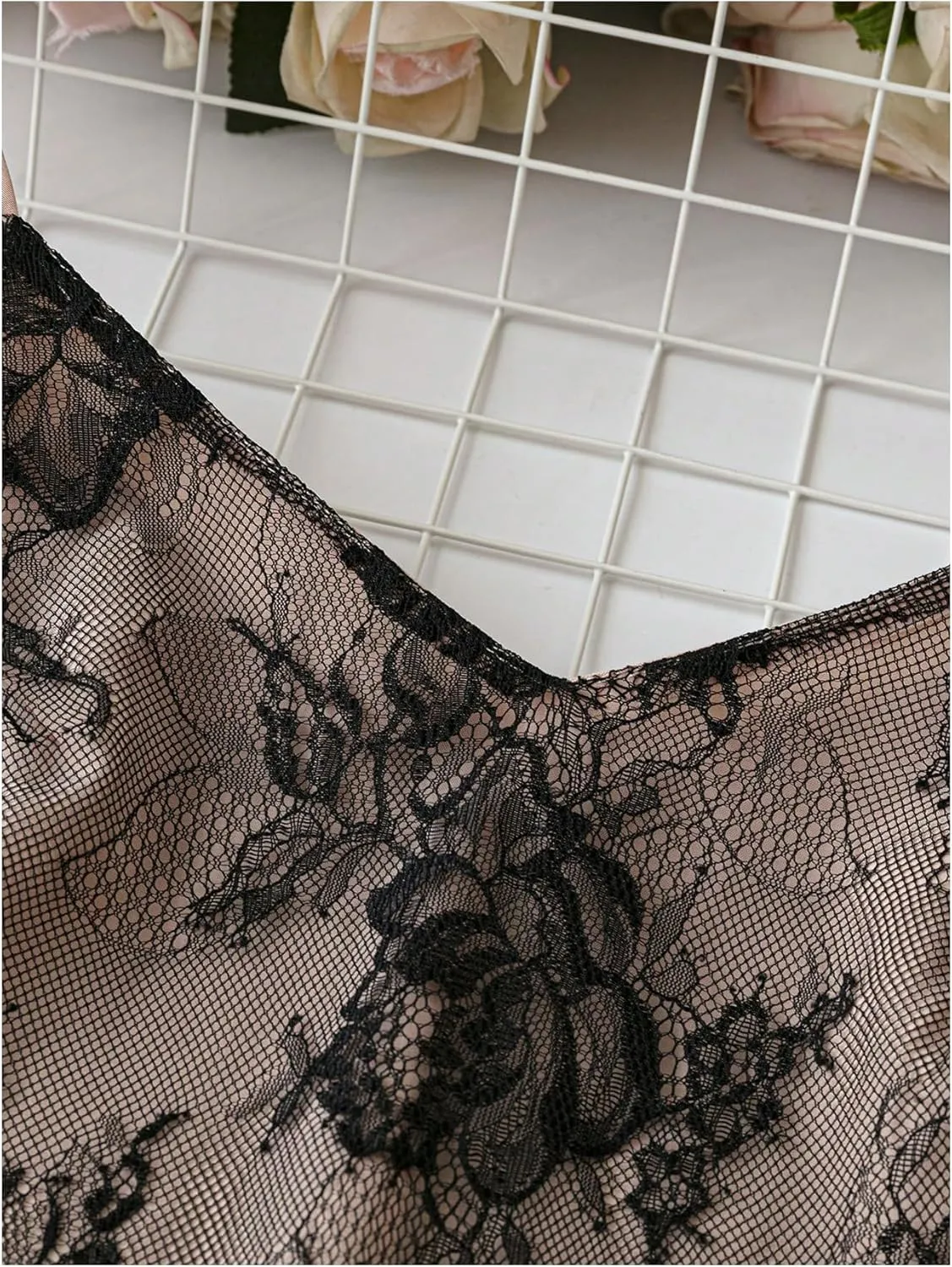 MakeMeChic Women's Floral Lace V Neck Camisole Spaghetti Strap Sleeveless Y2k Tank Tops