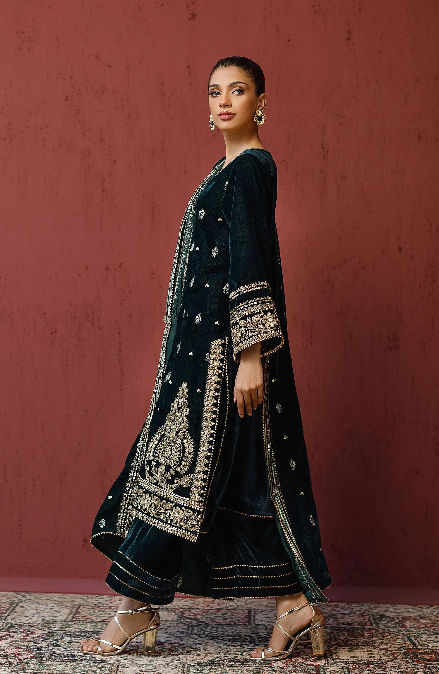 Stitched 3 Piece Embroidered Velvet Shirt , Velvet Pant and Velvet Dupatta (OTLF-23-069/S GREEN)