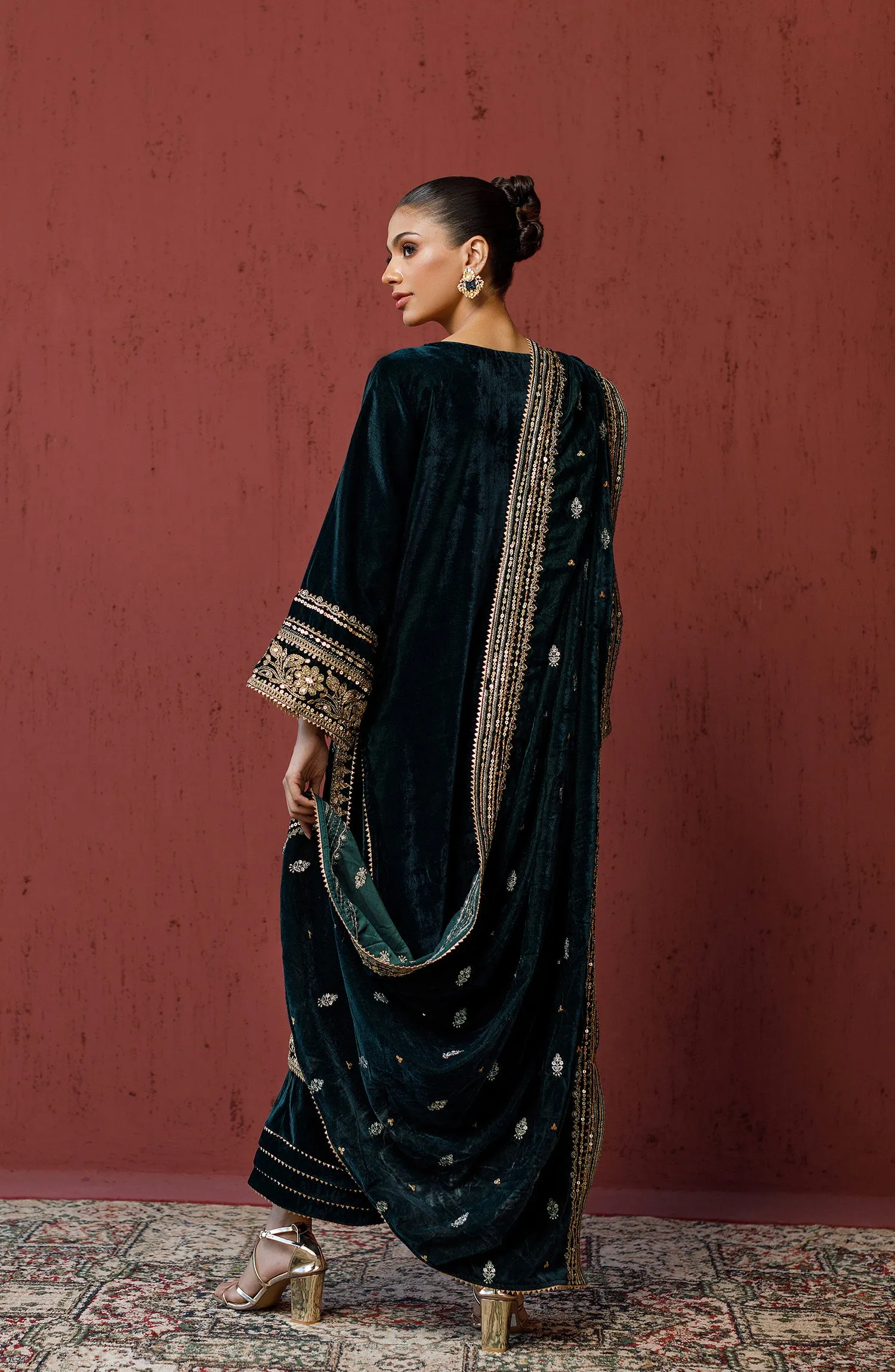 Stitched 3 Piece Embroidered Velvet Shirt , Velvet Pant and Velvet Dupatta (OTLF-23-069/S GREEN)
