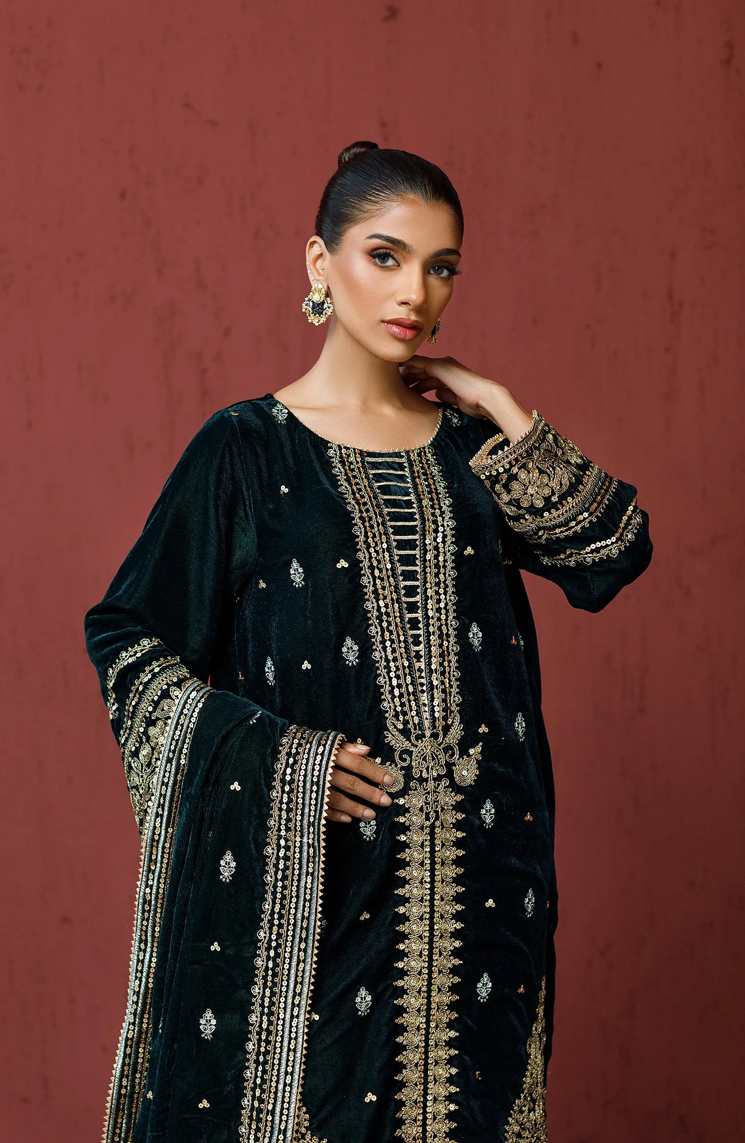 Stitched 3 Piece Embroidered Velvet Shirt , Velvet Pant and Velvet Dupatta (OTLF-23-069/S GREEN)
